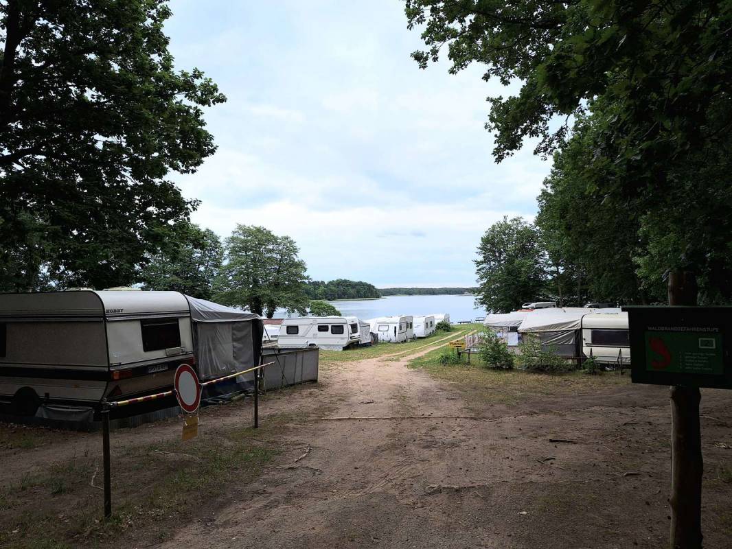 Campingplatz D100 Steinablage — Photo 5