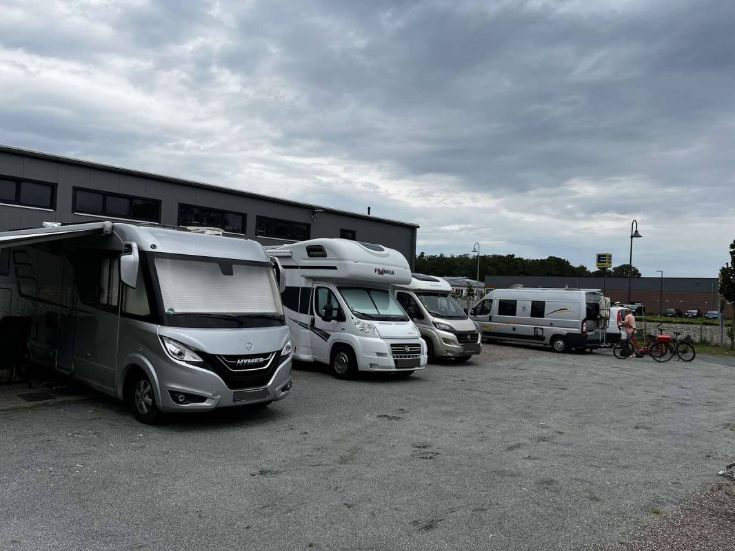 Parkplatz an Nado-Döner — Photo 5