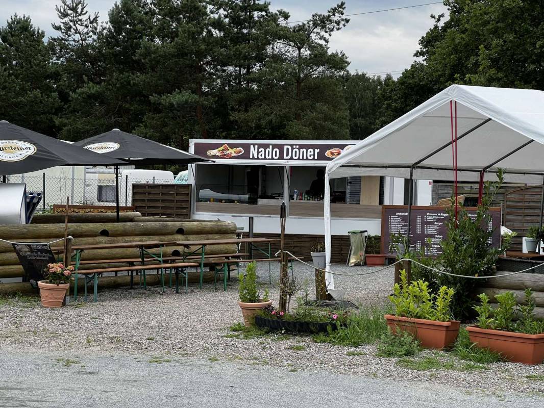 Parkplatz an Nado-Döner — Photo 4