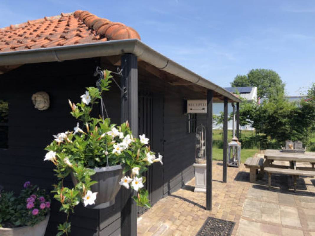 Camperpark De Grijze Duif — Área de autocaravanas in Nieuw-Weerdinge