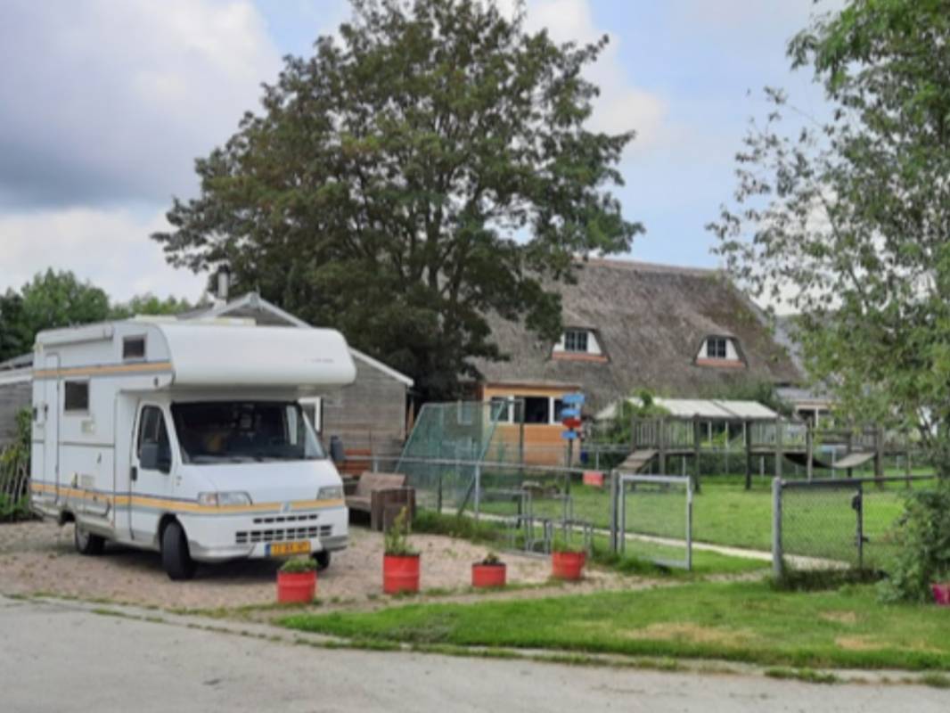 Belevingsboerderij de Zes Grazen — Motorhome pitch in Sint Annen