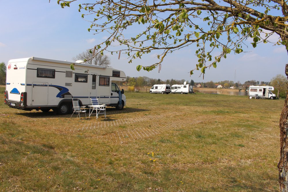 Wohnmobilstellplatz Haus am See