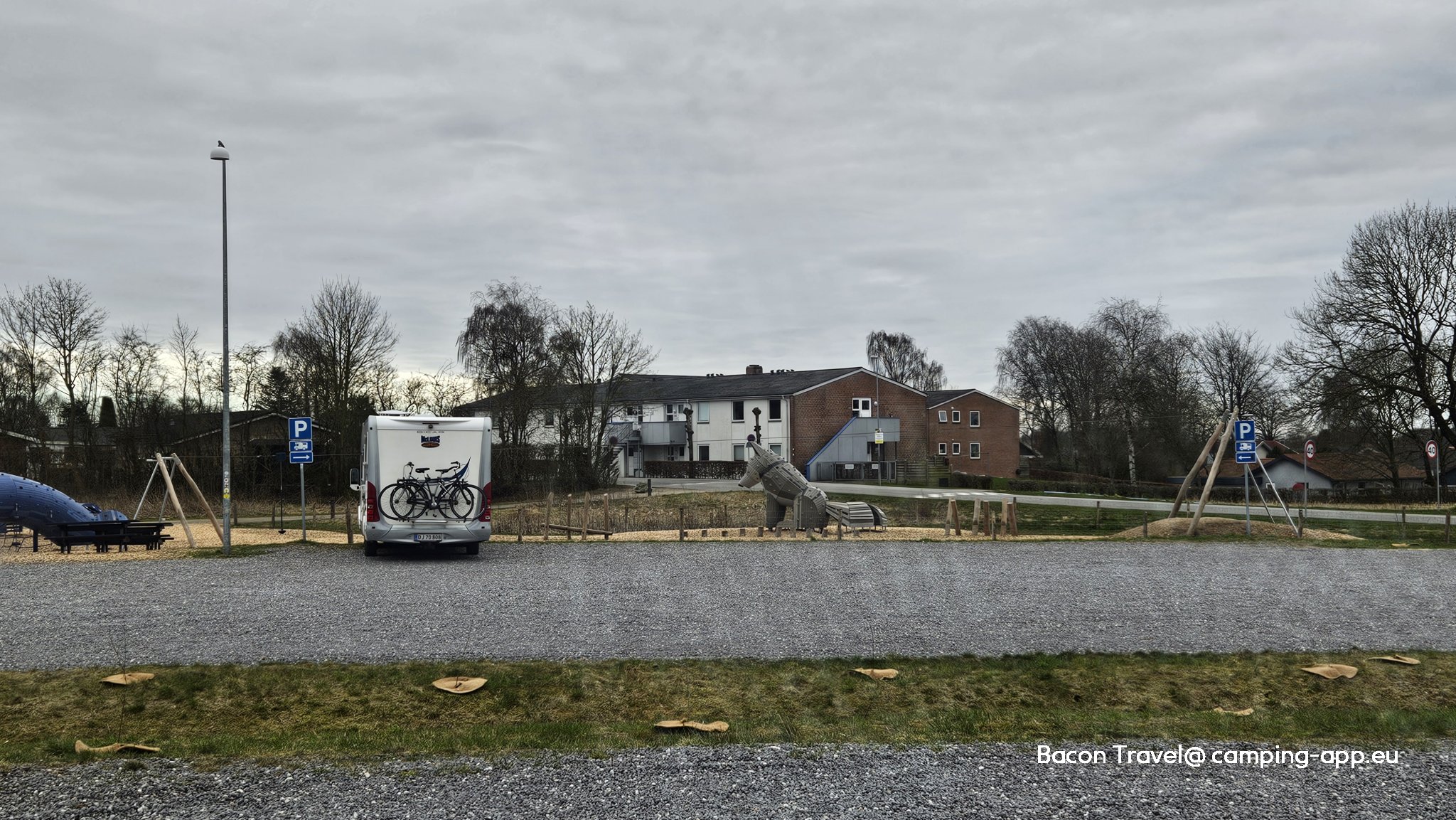 Kongernes Jellings parkeringsplads — Photo 2