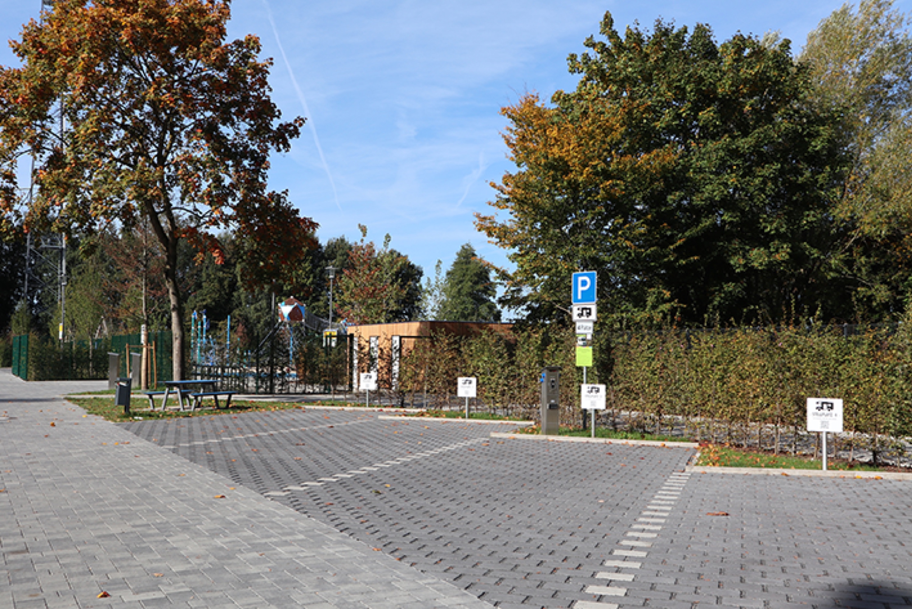 Wohnmobilstellplatz Freibad — Aire de camping-car in Verl