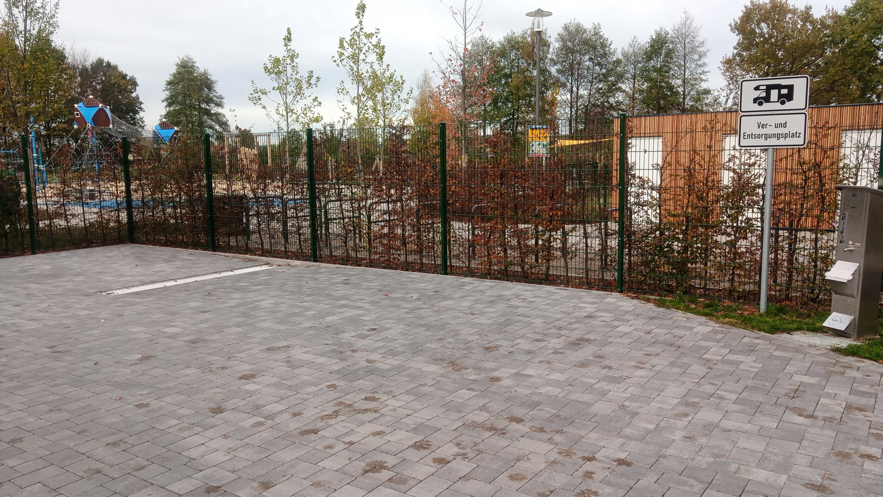 Wohnmobilstellplatz Freibad — Photo 6