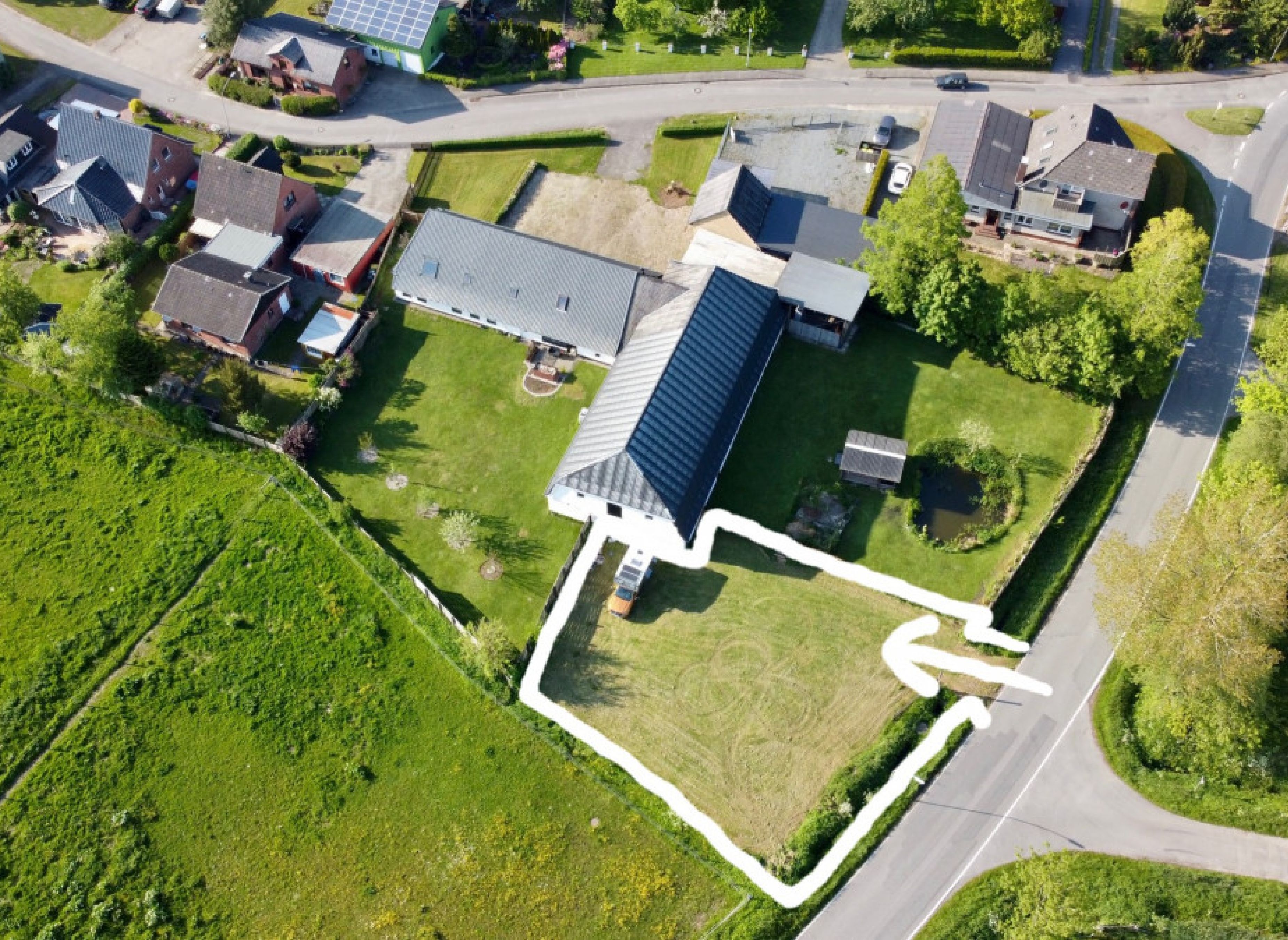 Eine Wiese inmitten von Natur — Photo 3