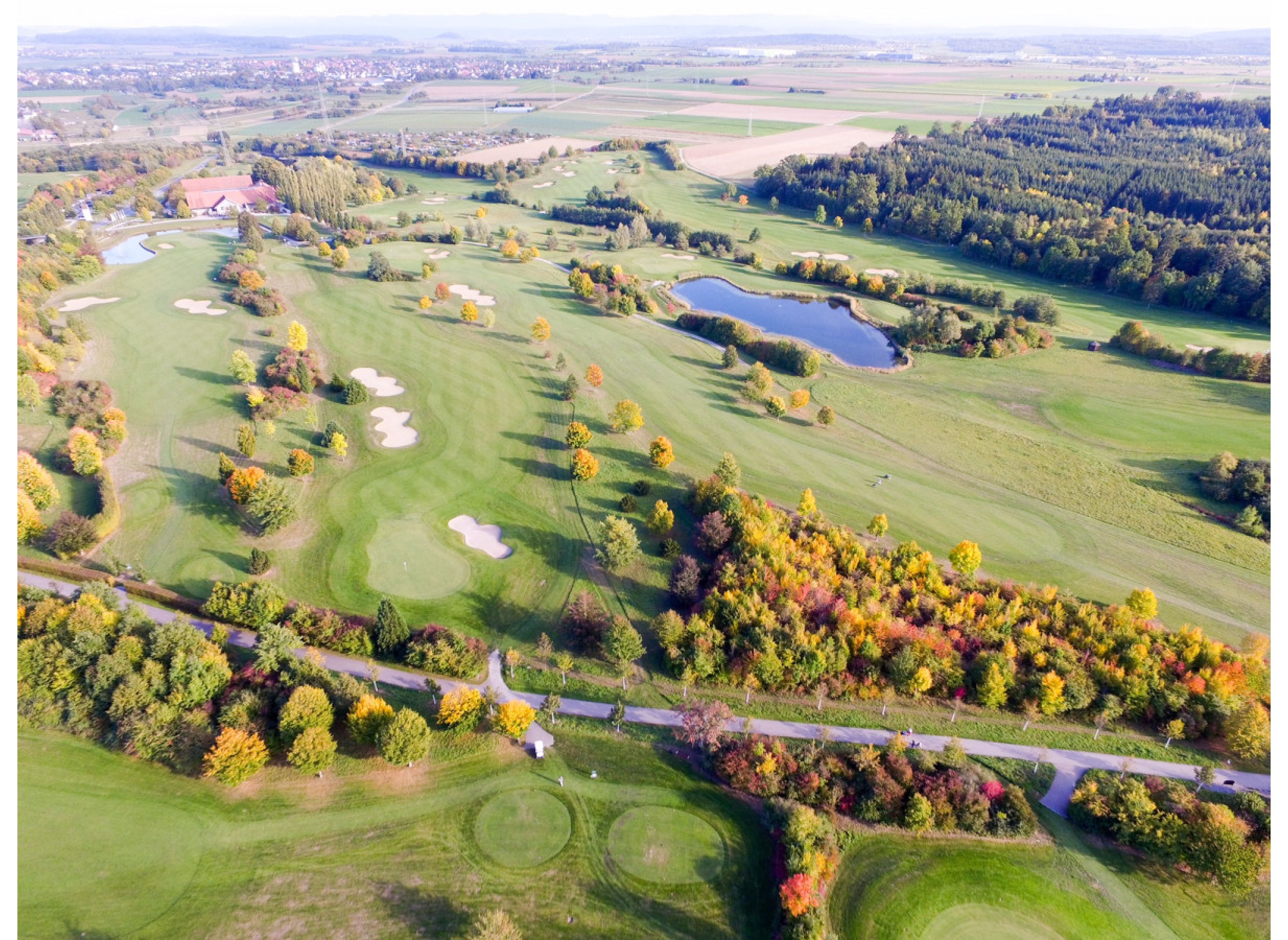 Am Clubhaus unter Bäumen #2 — Photo 2