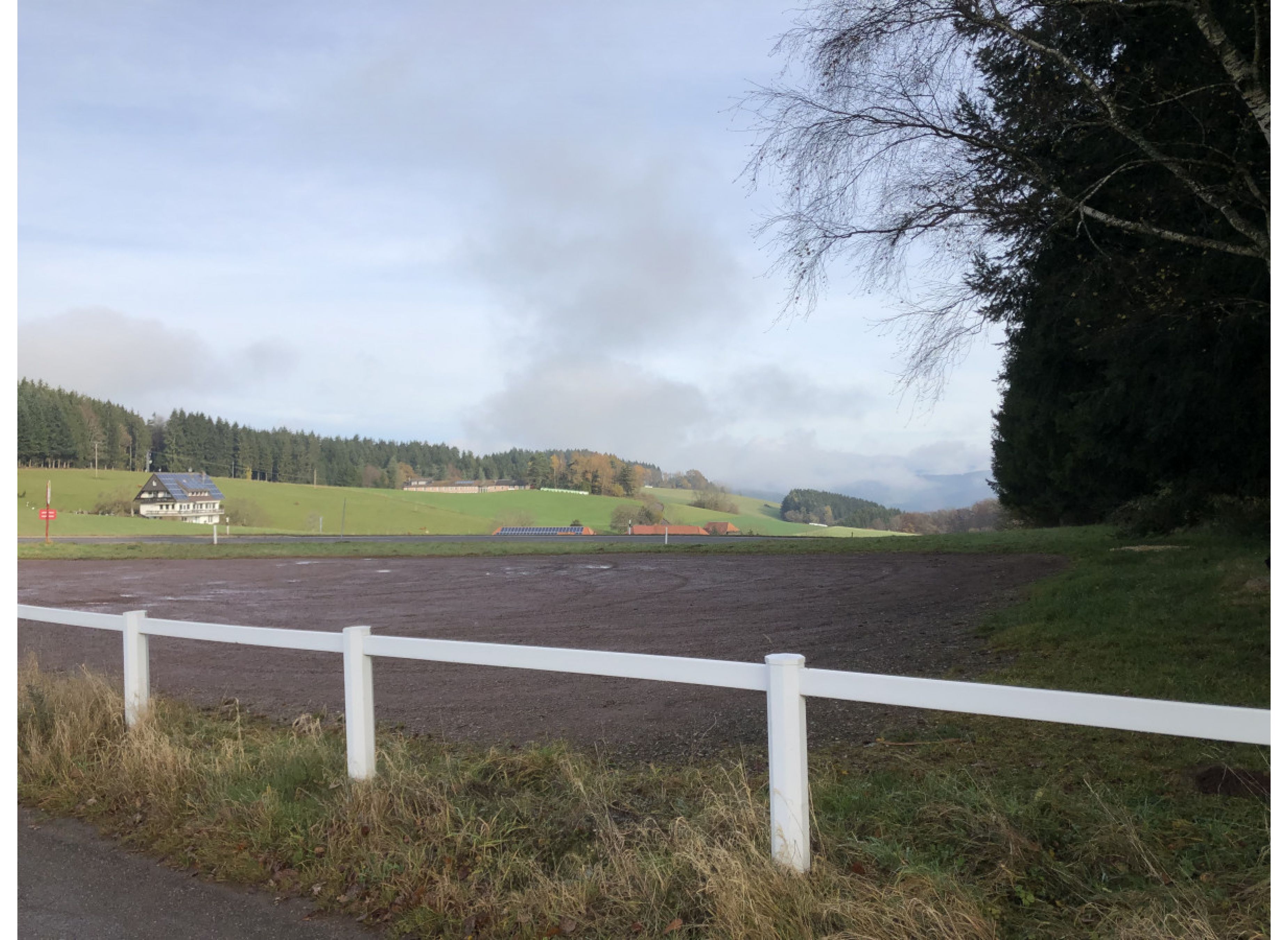 Wunderschöner Panoramaplatz mit Blick auf den Schwarzwald #2 — Photo 2