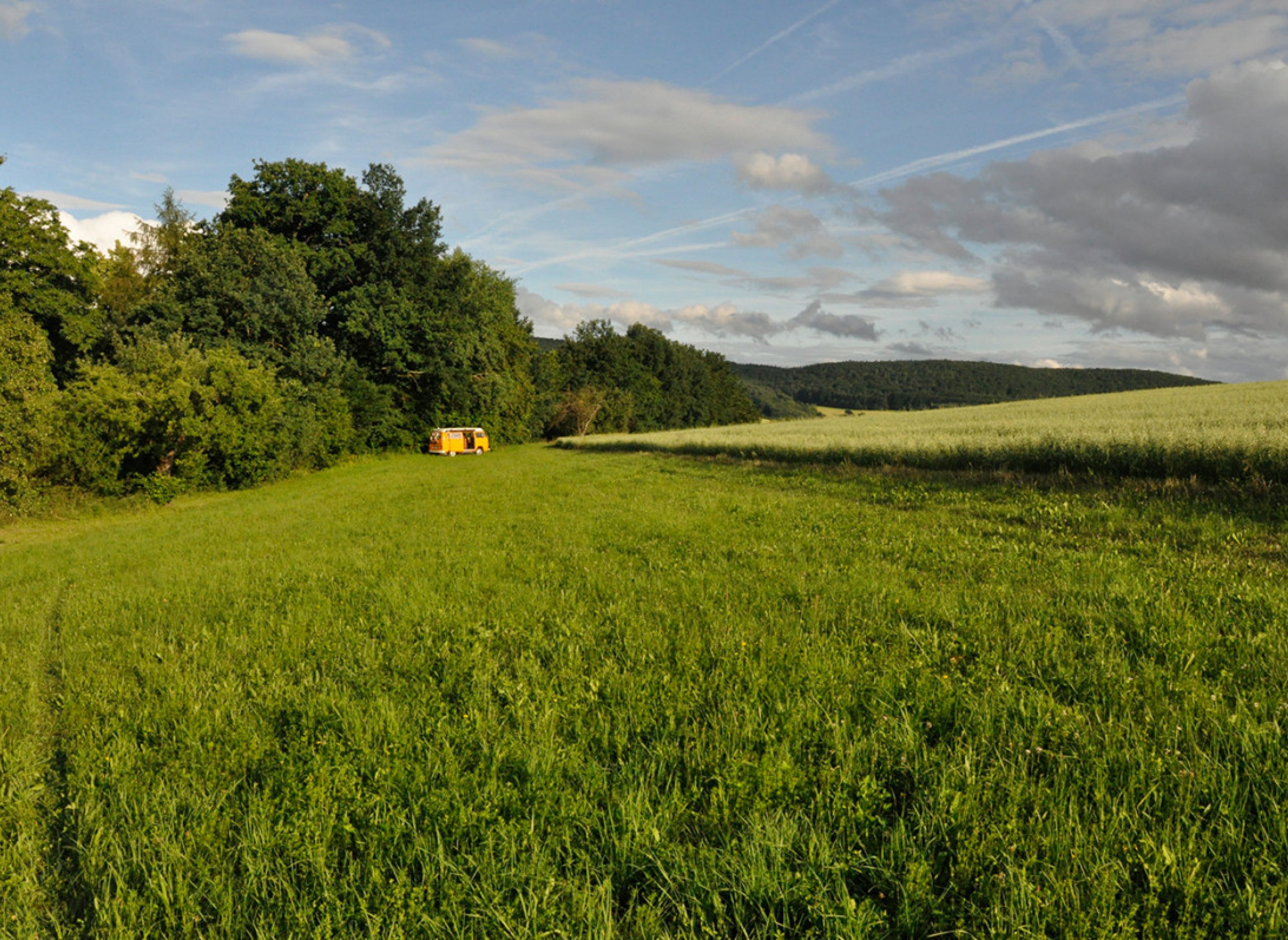 Stellplatz auf der Obstwiese mit Blick auf die Umgebung