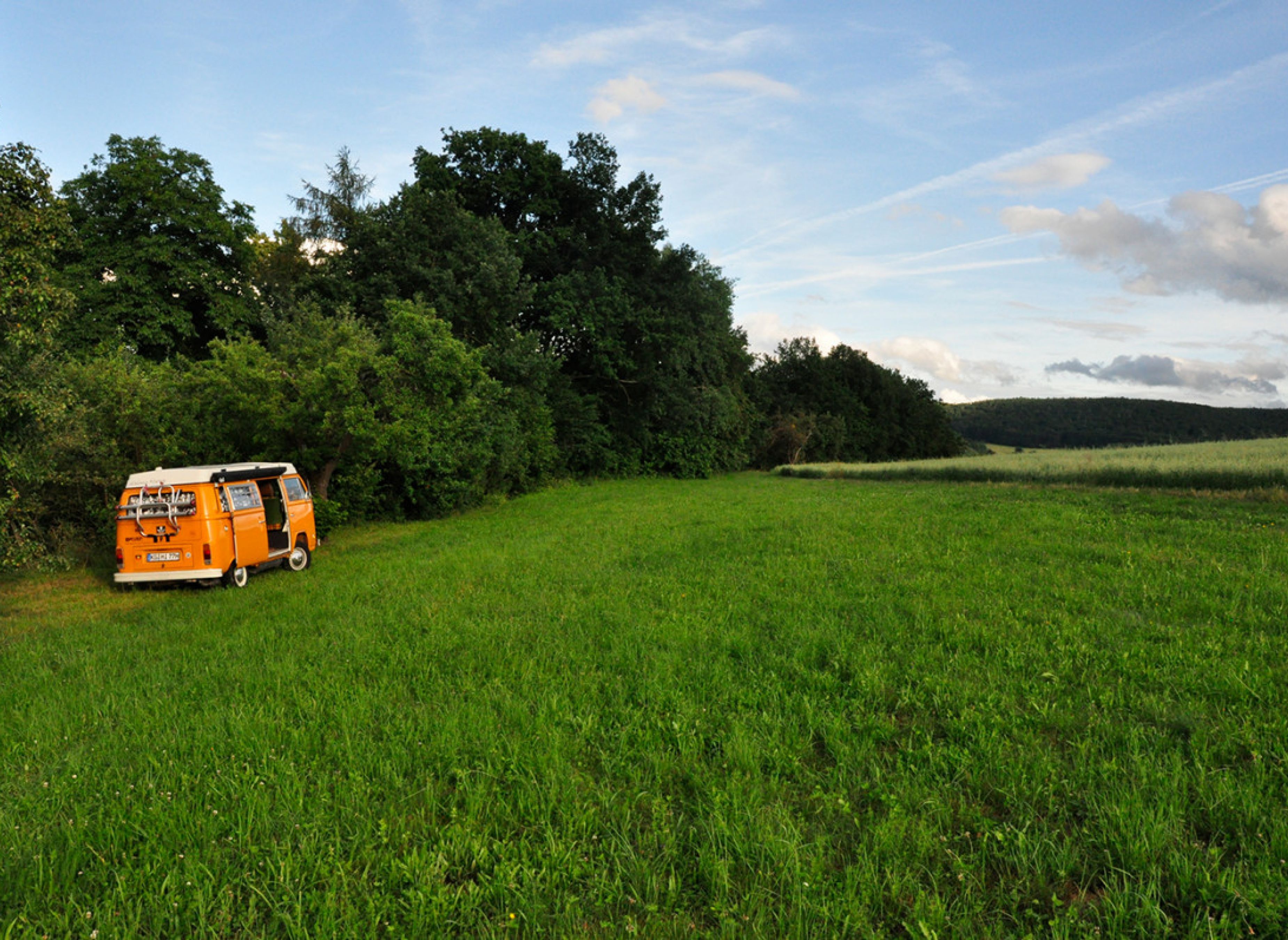 Stellplatz auf der Obstwiese mit Blick auf die Umgebung — Photo 3