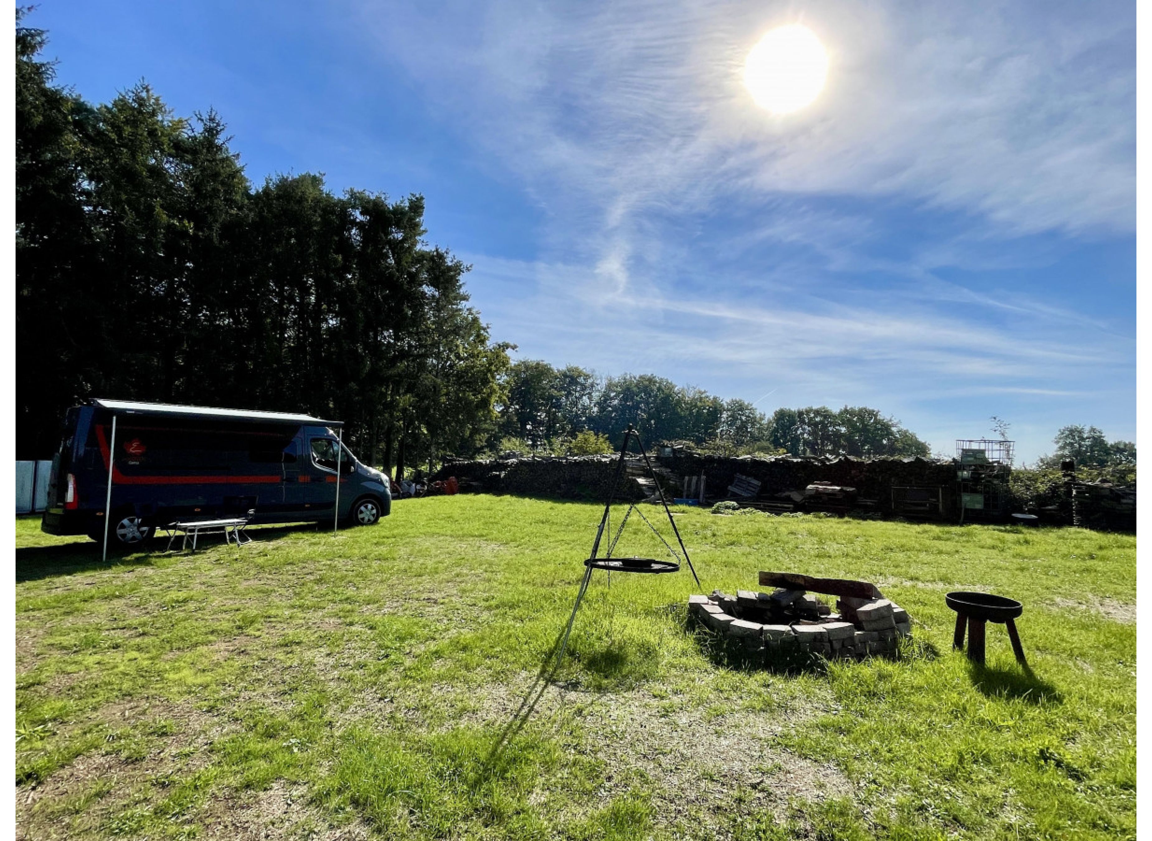 Ruhiger Stellplatz auf Waldlichtung