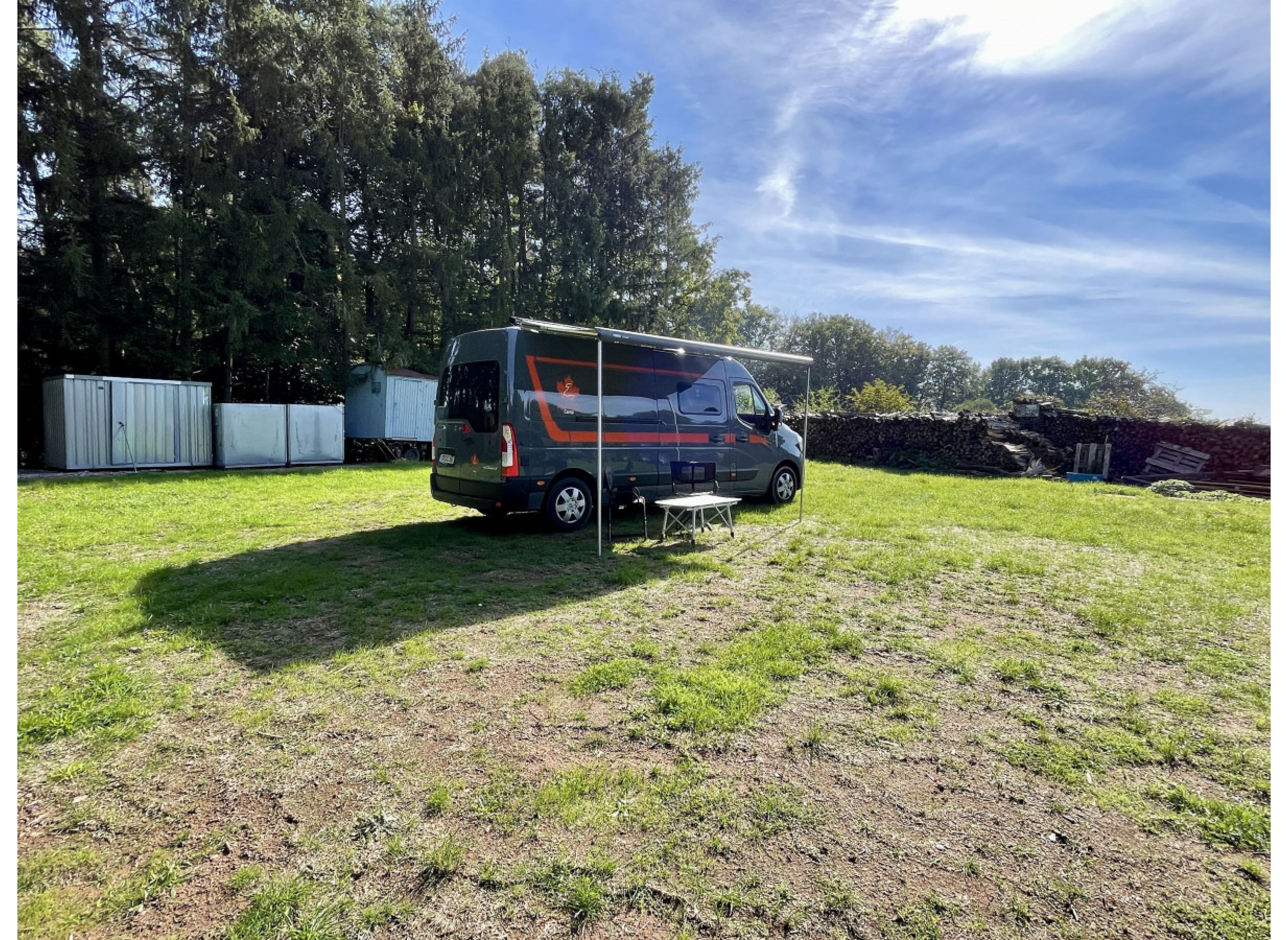 Ruhiger Stellplatz auf Waldlichtung — Photo 3