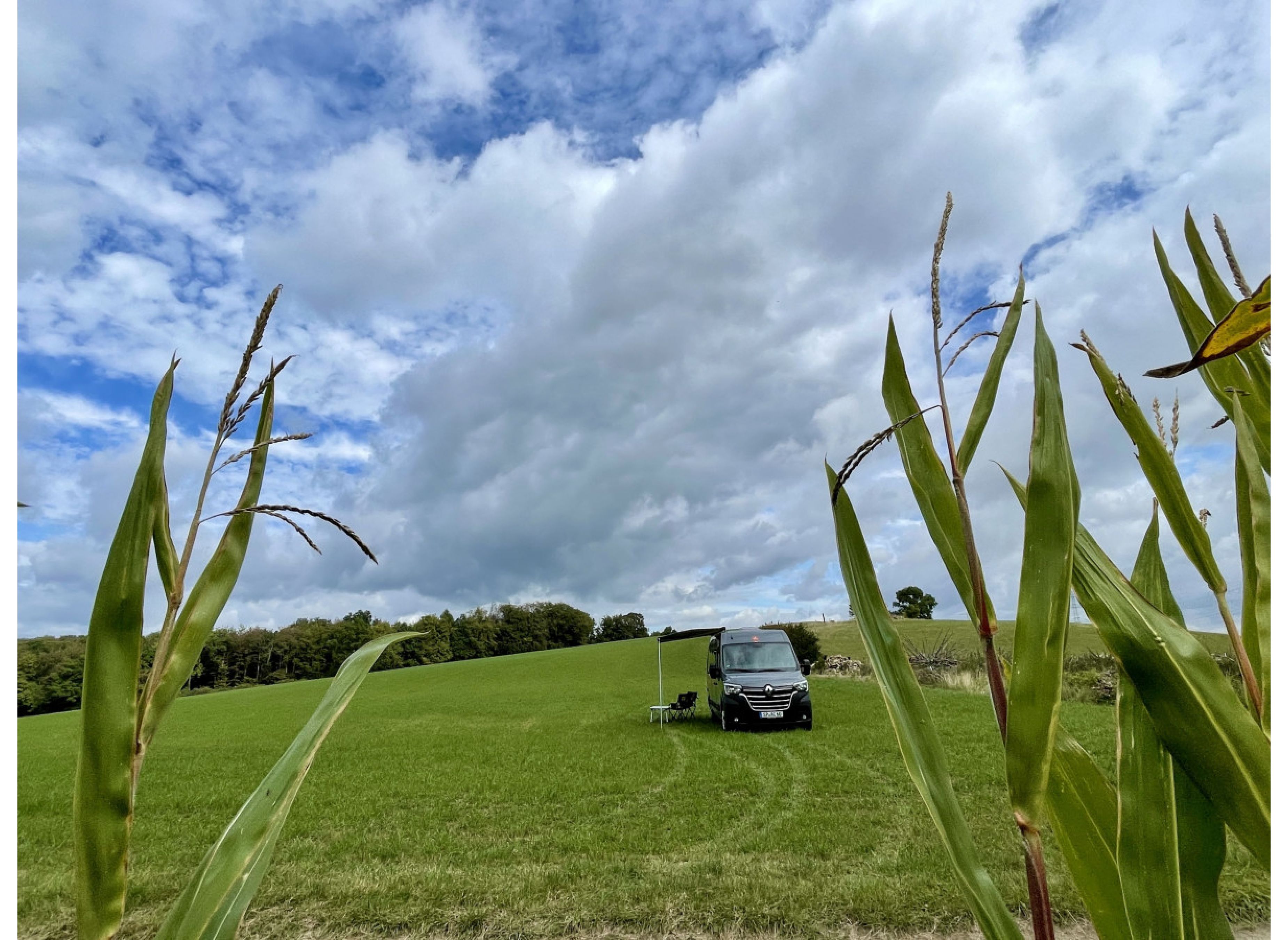 Stellplatz auf Berg mit wunderschönen Sonnenuntergängen — Photo 3