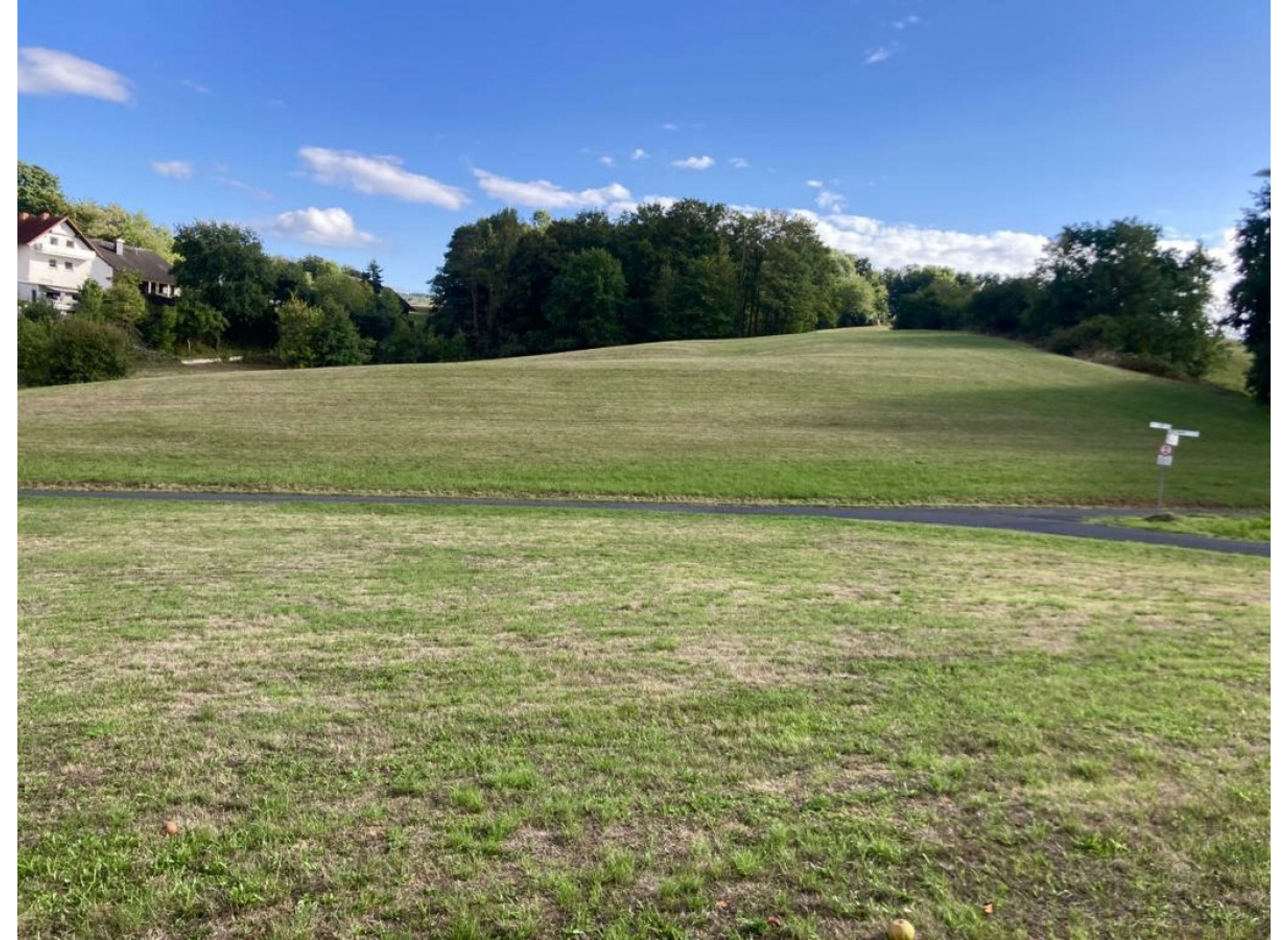 Einzelstellplatz in Freigericht Ortsrandlage mit Blick auf Wiesen und Äcker