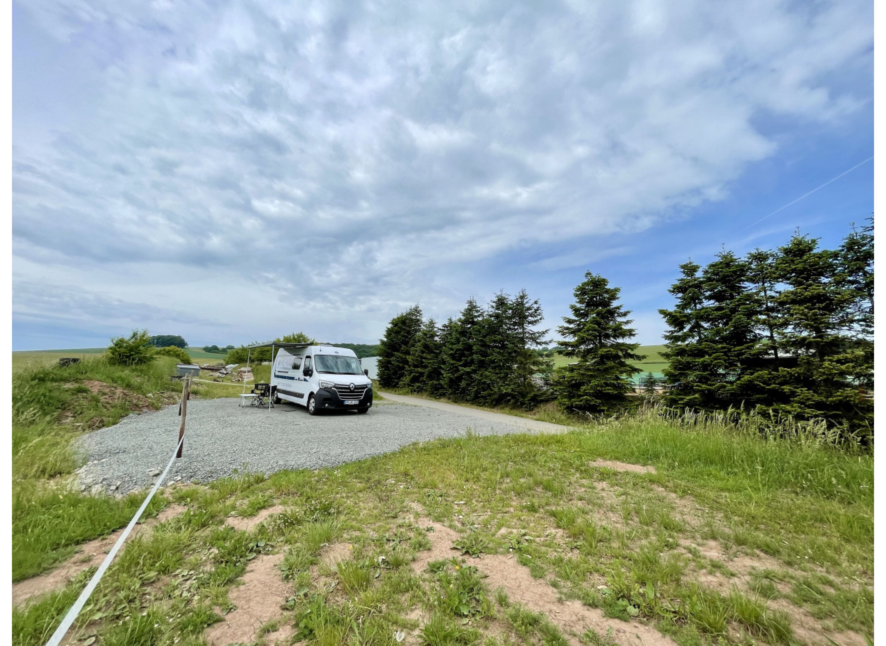Wiesenstellplatz mit romantischem Ausblick — Photo 3