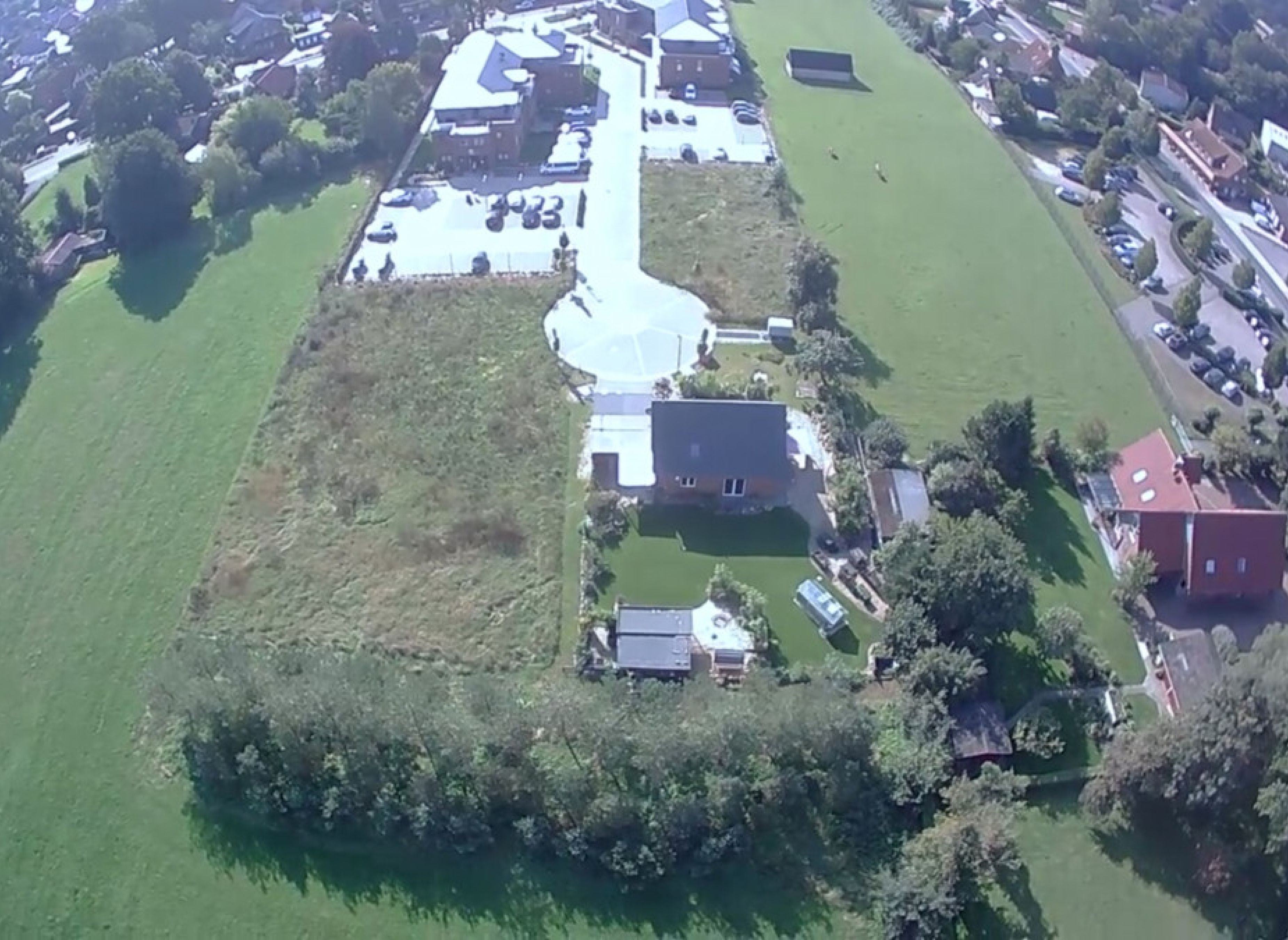 Einzelstellplatz zwischen Wiesen, in ruhiger Lage und Nähe altem Land — Photo 3