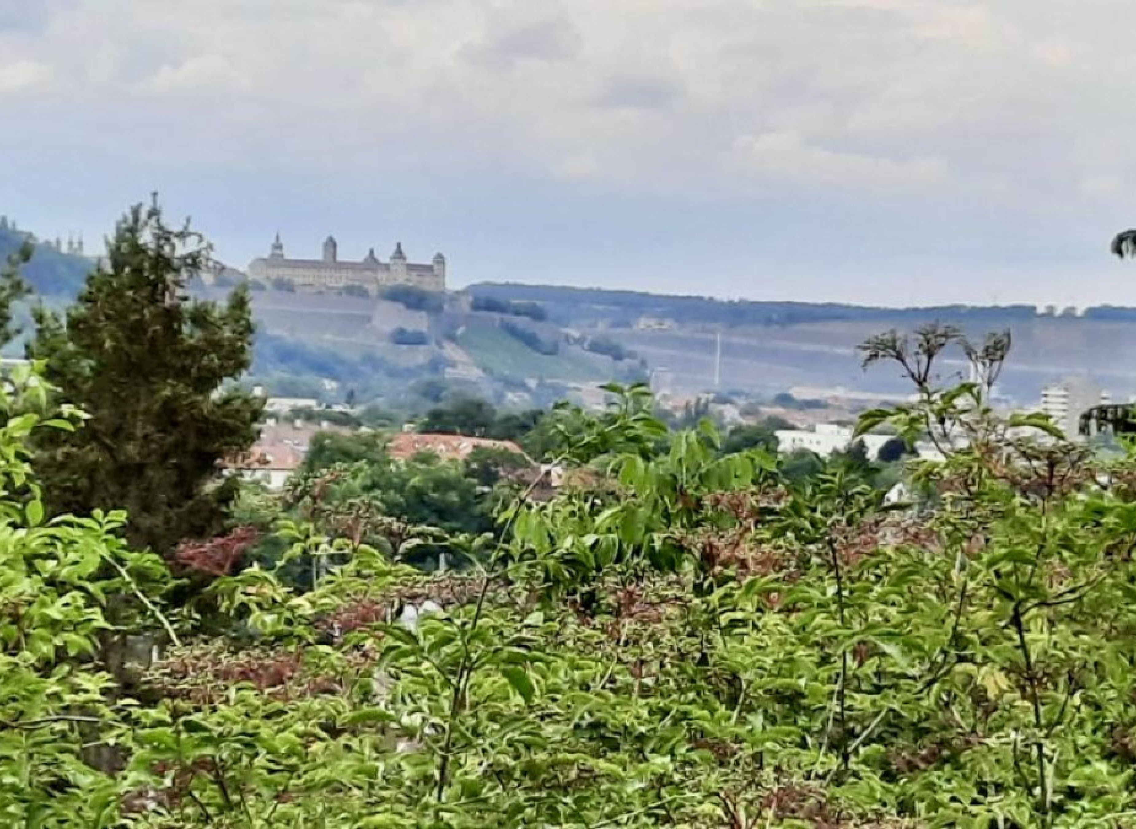Mit Blick auf die Festung