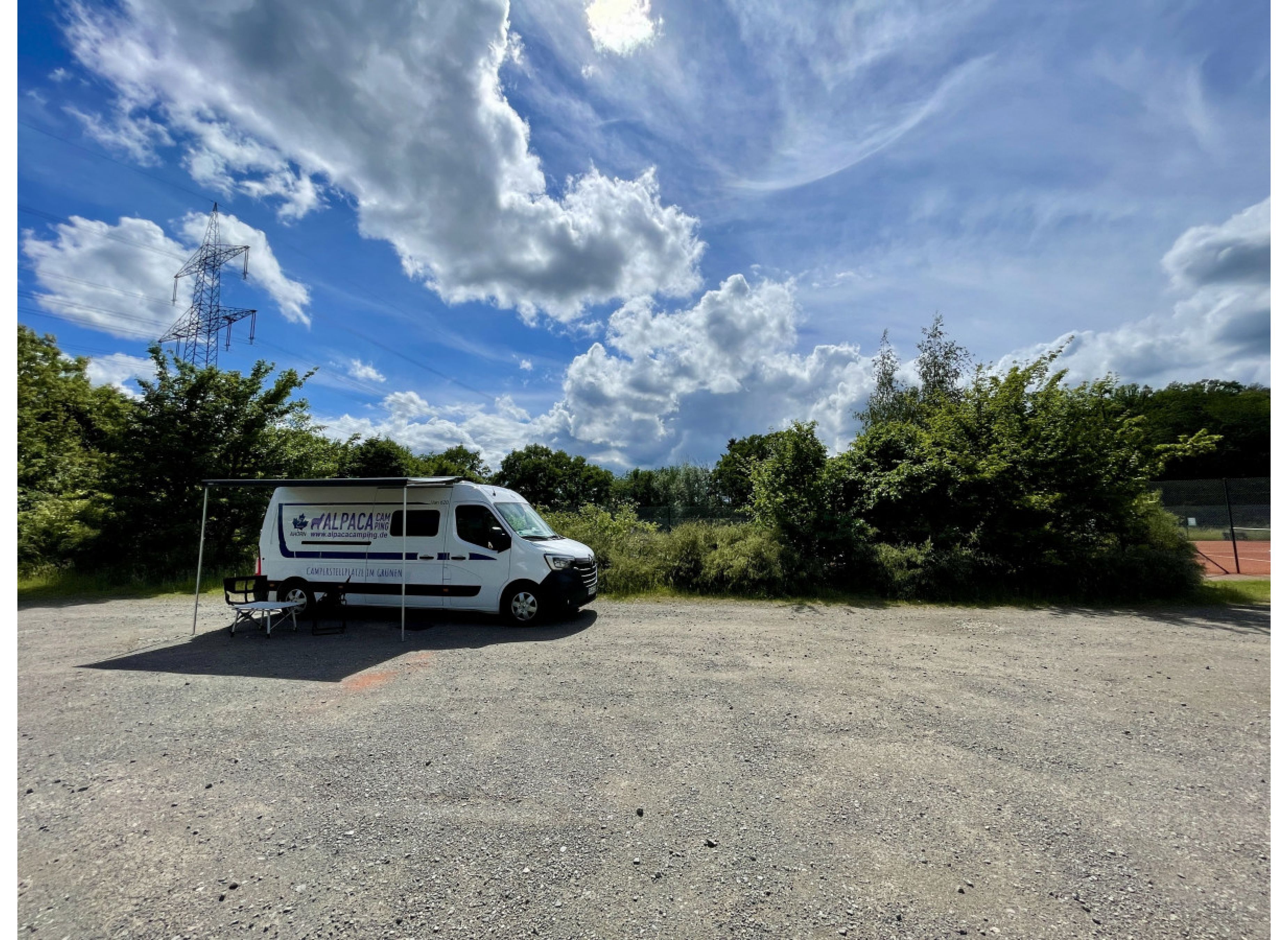 Tennisplatz in romantischer Waldlage