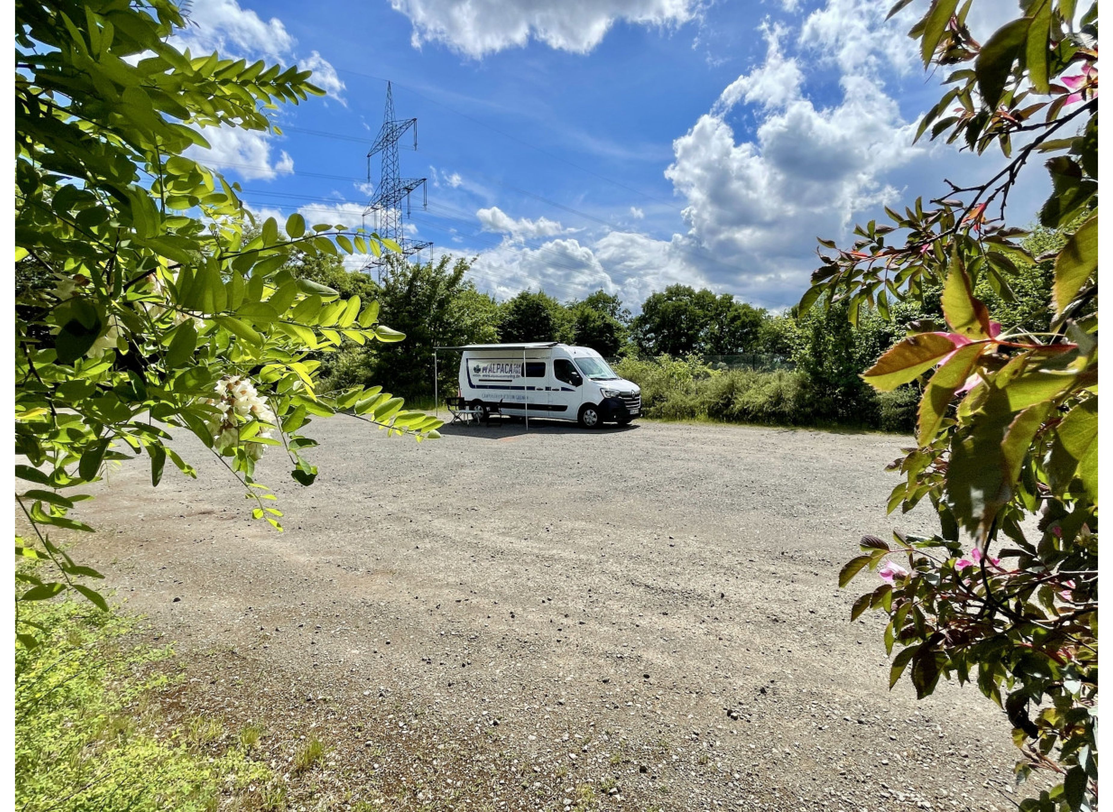 Tennisplatz in romantischer Waldlage — Photo 2