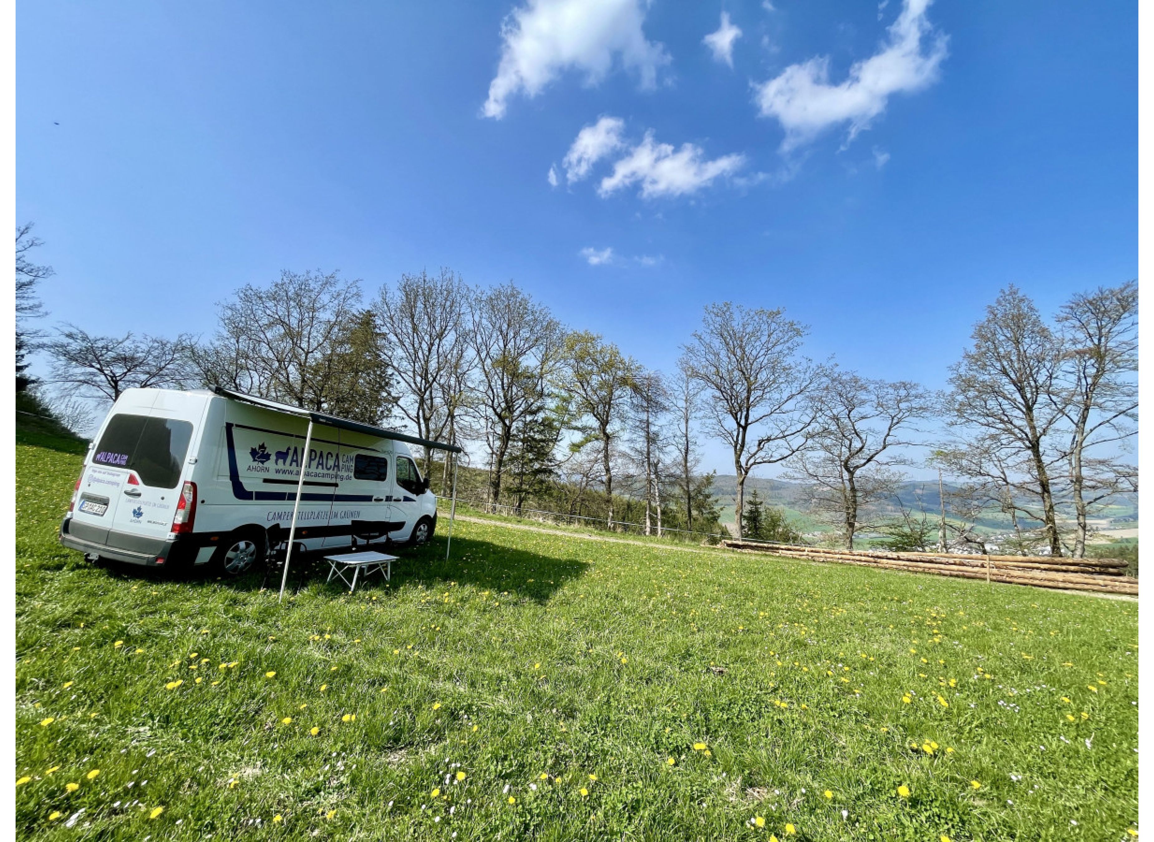 Wunderschöne Aussicht am Fuße des Weilenscheid — Photo 3