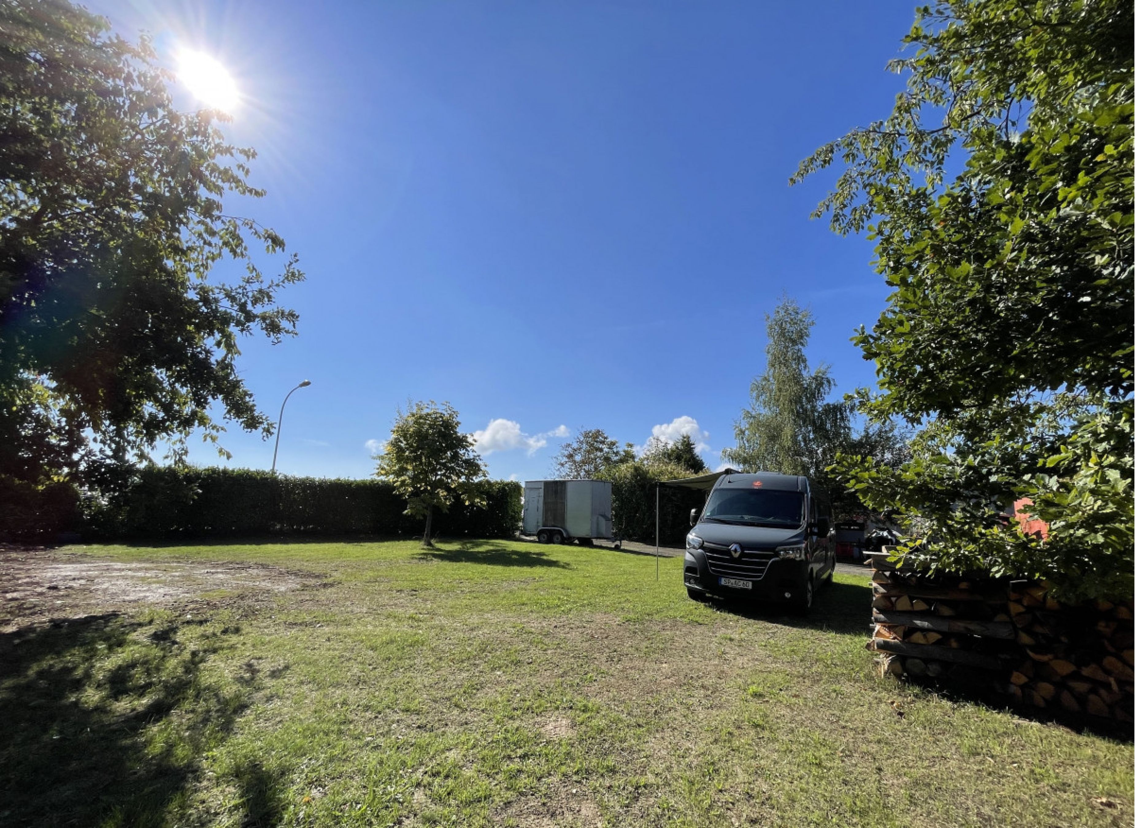 Großes Grundstück mit Teich am   Rande von Werlau. Nur ein paar Gehminuten vom Freibad entfernt. — Photo 2