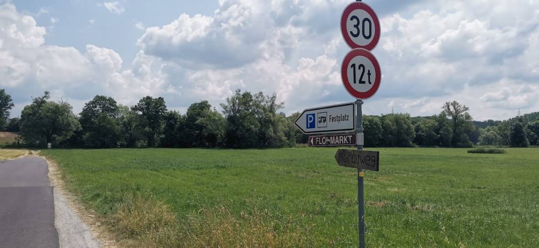 Wohnmobilstellplatz Festplatz — Photo 2