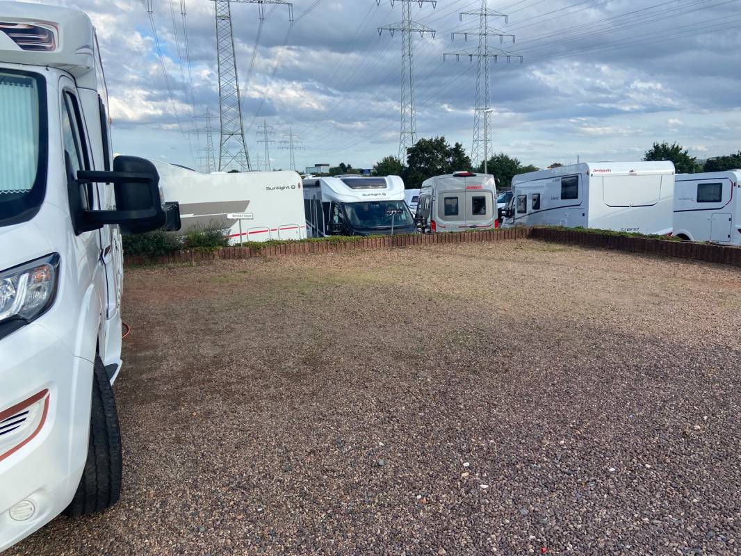 Stellplatz bei Singhof Freizeitfahrzeuge Limburg