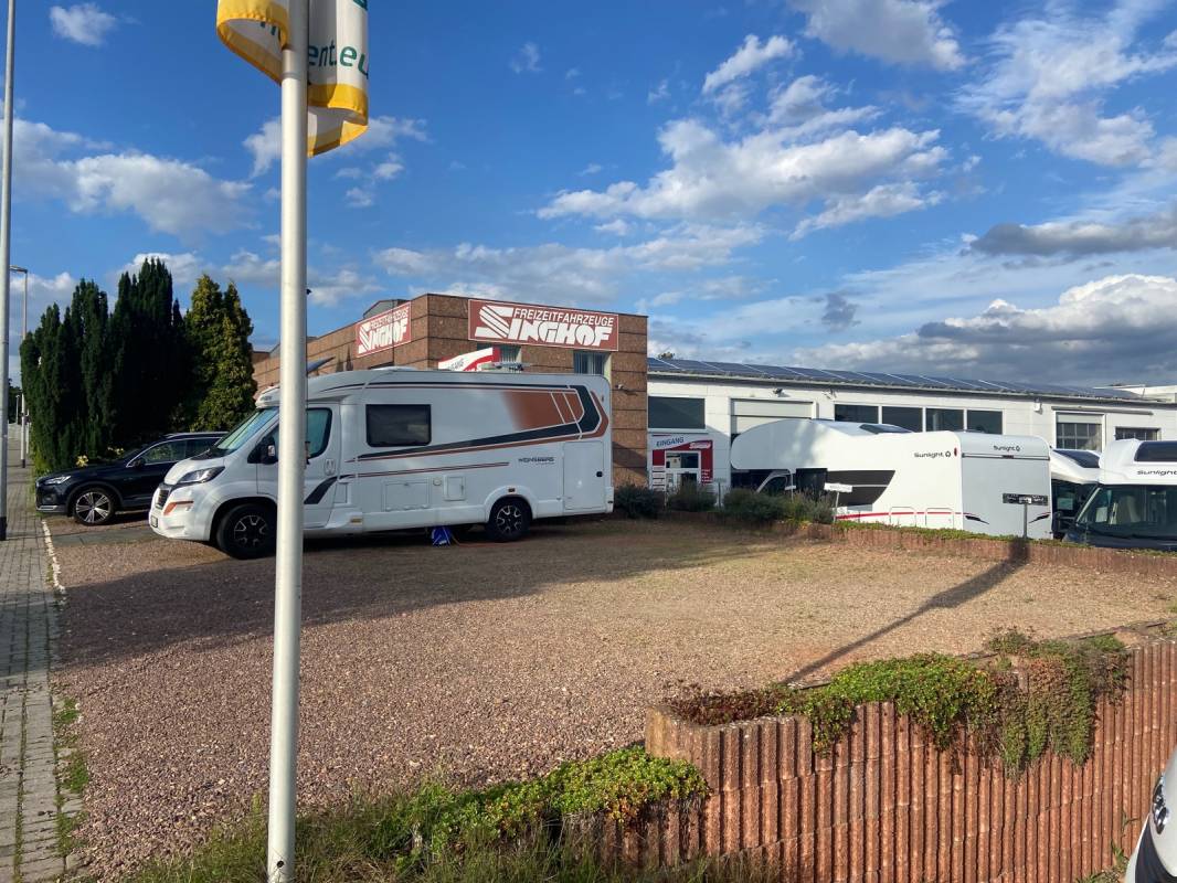 Stellplatz bei Singhof Freizeitfahrzeuge Limburg — Photo 3