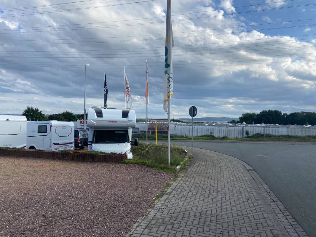 Stellplatz bei Singhof Freizeitfahrzeuge Limburg — Photo 2