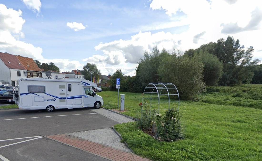 Parkplatz mit 2x Stellplatz — Photo 2