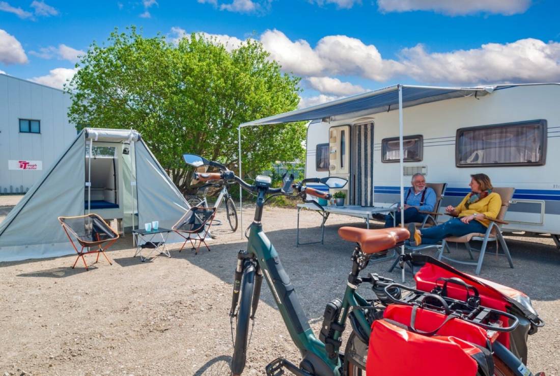 Caravan u. Wohnmobil Stellplatz Havenblick — Motorhome pitch in Bremerhaven