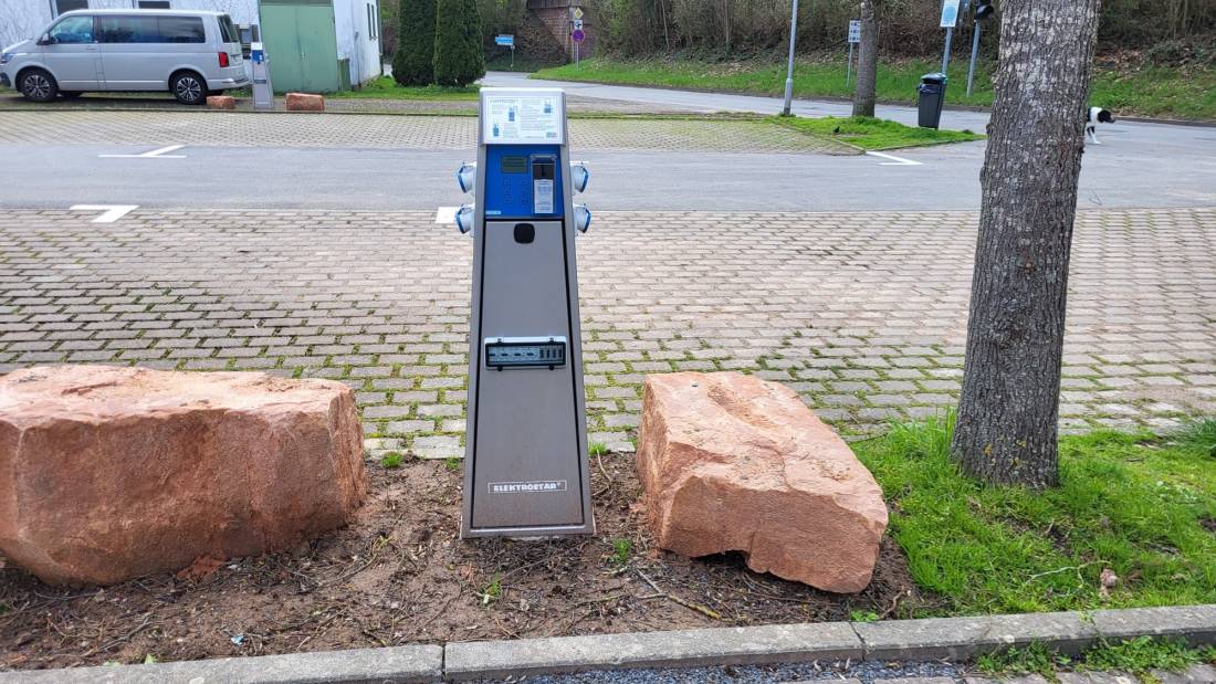 Übernachtungsparkplatz am Bahndamm Bad König — Photo 3