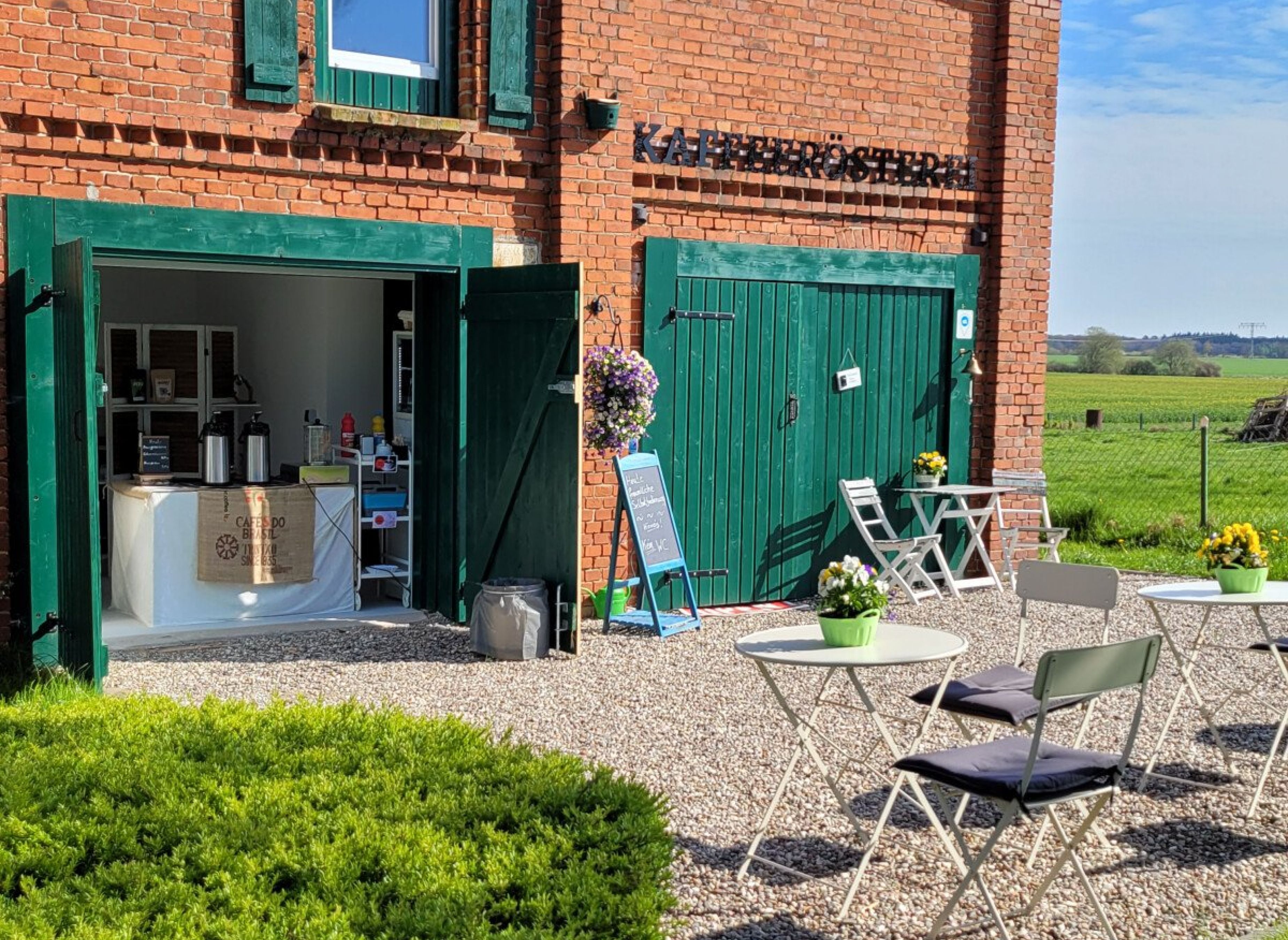 Idyllische Wiese an der Kaffeerösterei — Photo 3