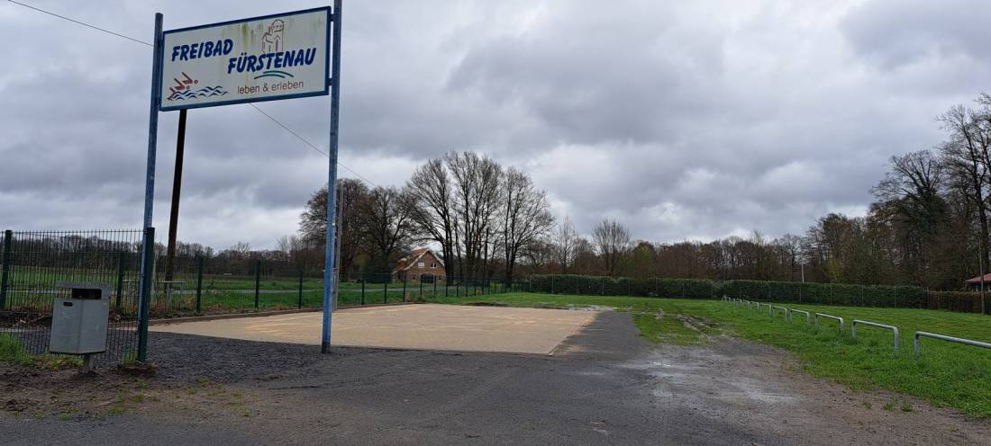 Wohnmobilstellplätze am Freibad — Motorhome pitch in Fürstenau