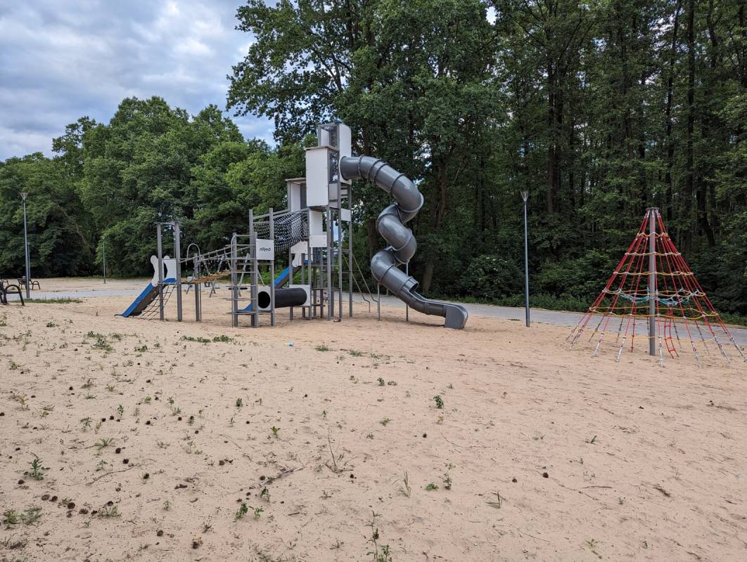 Stellplatz Jezioro Przybiernowskie