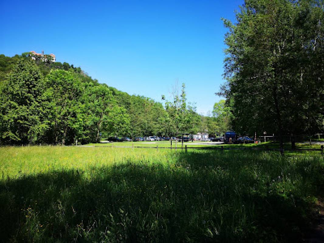 Wohnmobil-Stellplatz am Freibad Bieberstein — Motorhome pitch in Langenbieber