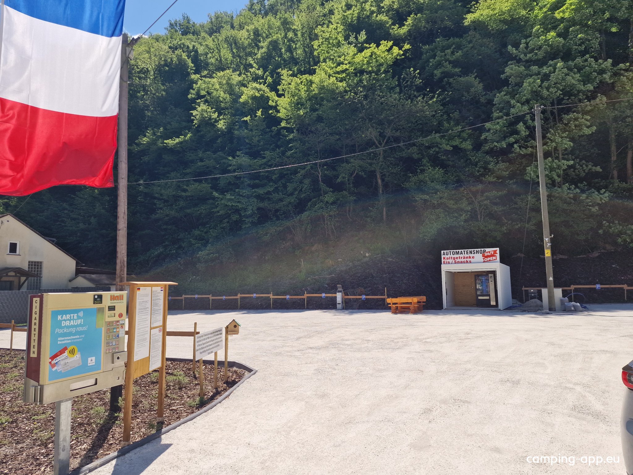 Wohnmobil und Wanderparkplatz unterm Vierseenblick