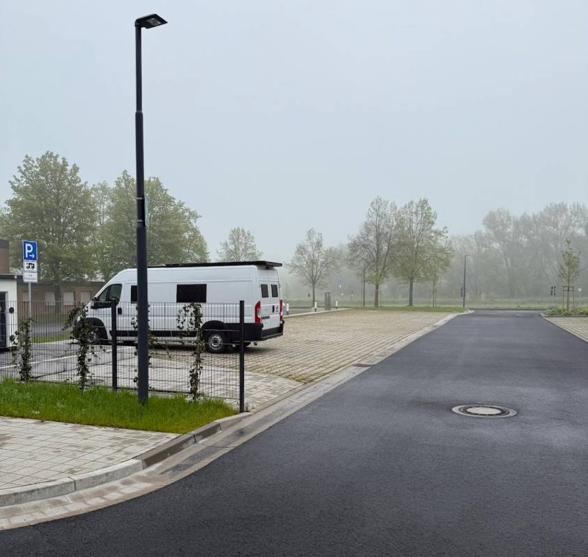Stellplatz am Wichtelbrunnenbad — Motorhome pitch in Niestetal