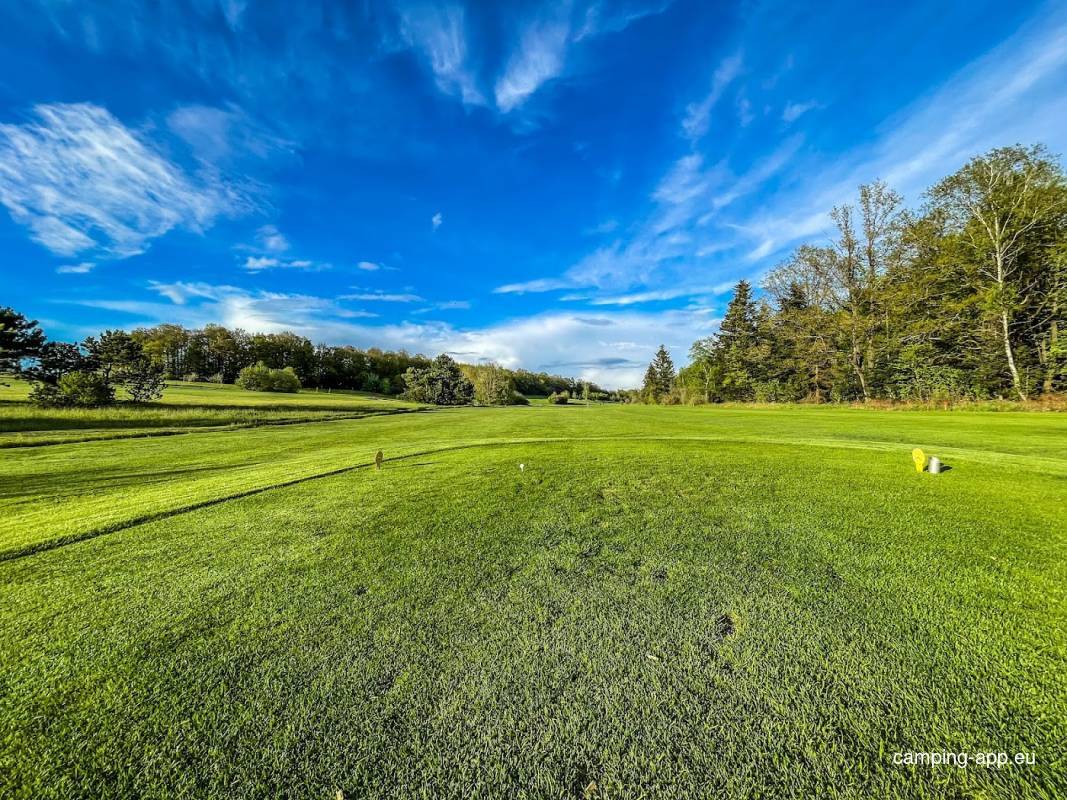 Campingstellplatz am Golfclub Marhördt in Oberrot — Photo 3