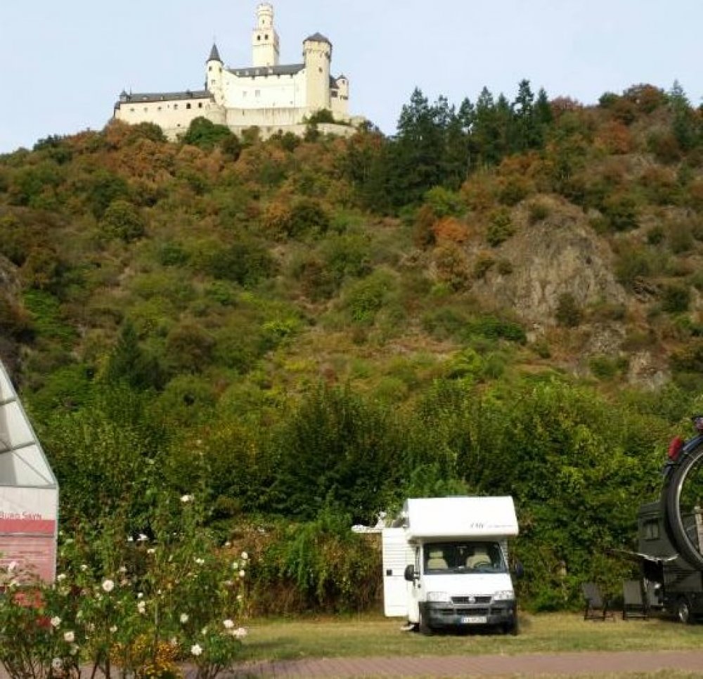 Stellplatz am Rheinufer Braubach — Motorhome pitch in Braubach