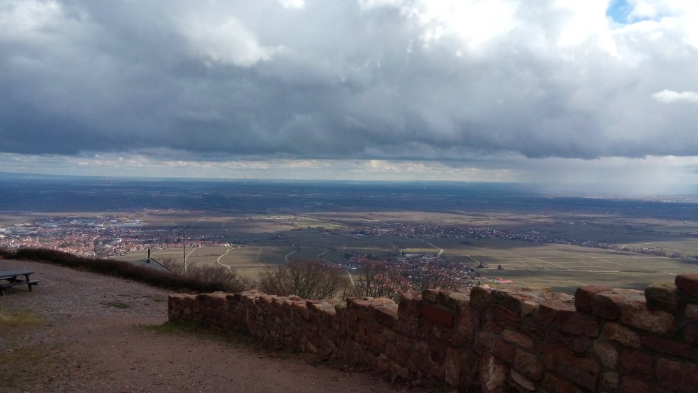 Wohnmobilstellplatz am Kirchberg Edenkoben — Motorhome pitch in Edenkoben