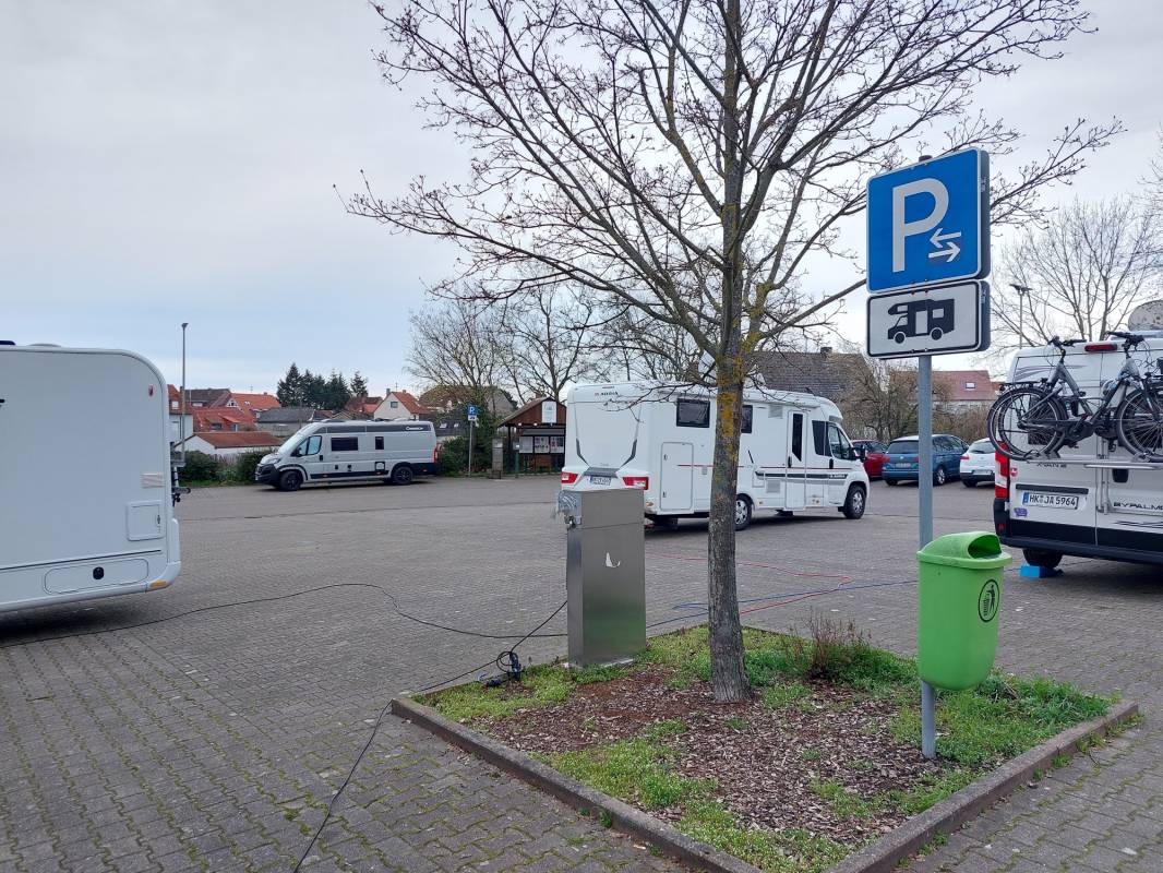 Wohnmobilstellplatz am Kirchberg Edenkoben — Photo 4