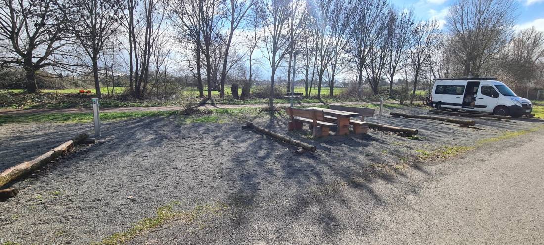 Stellplatz am Freizeitbad Landau — Photo 3