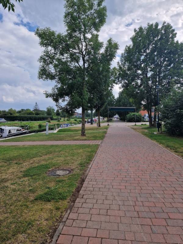 Stellplatz am Kanu-Club Malchin — Motorhome pitch in Malchin