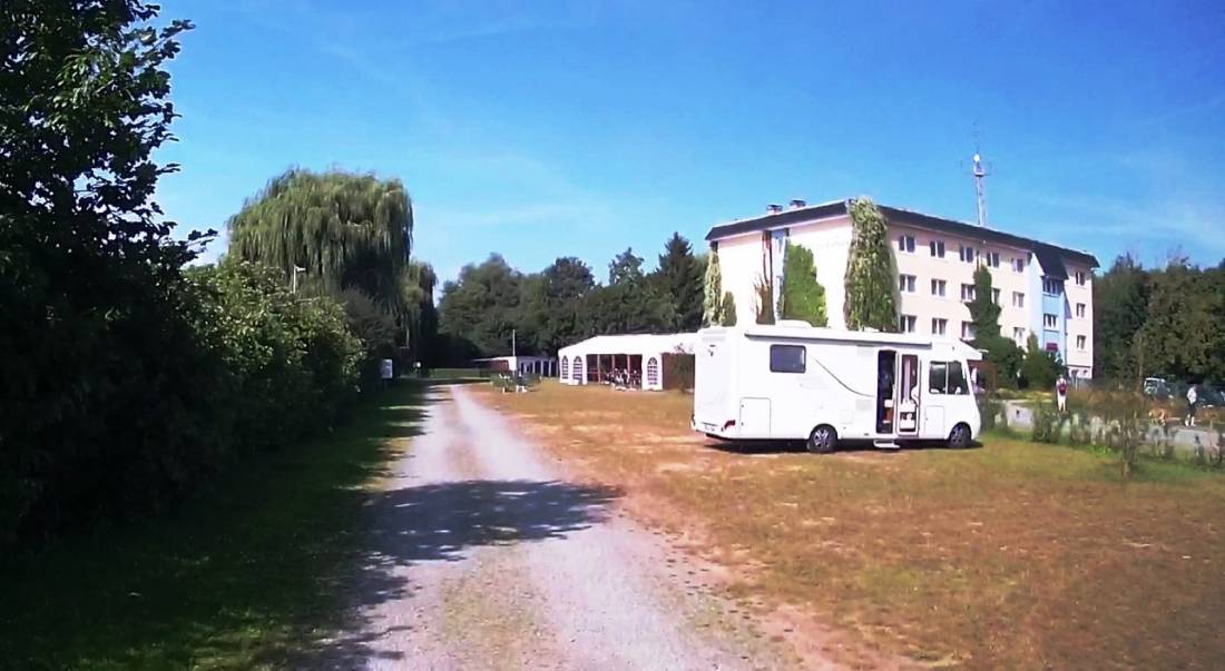 Hotel und Caravanplatz Am Tierpark Güstrow — Photo 2