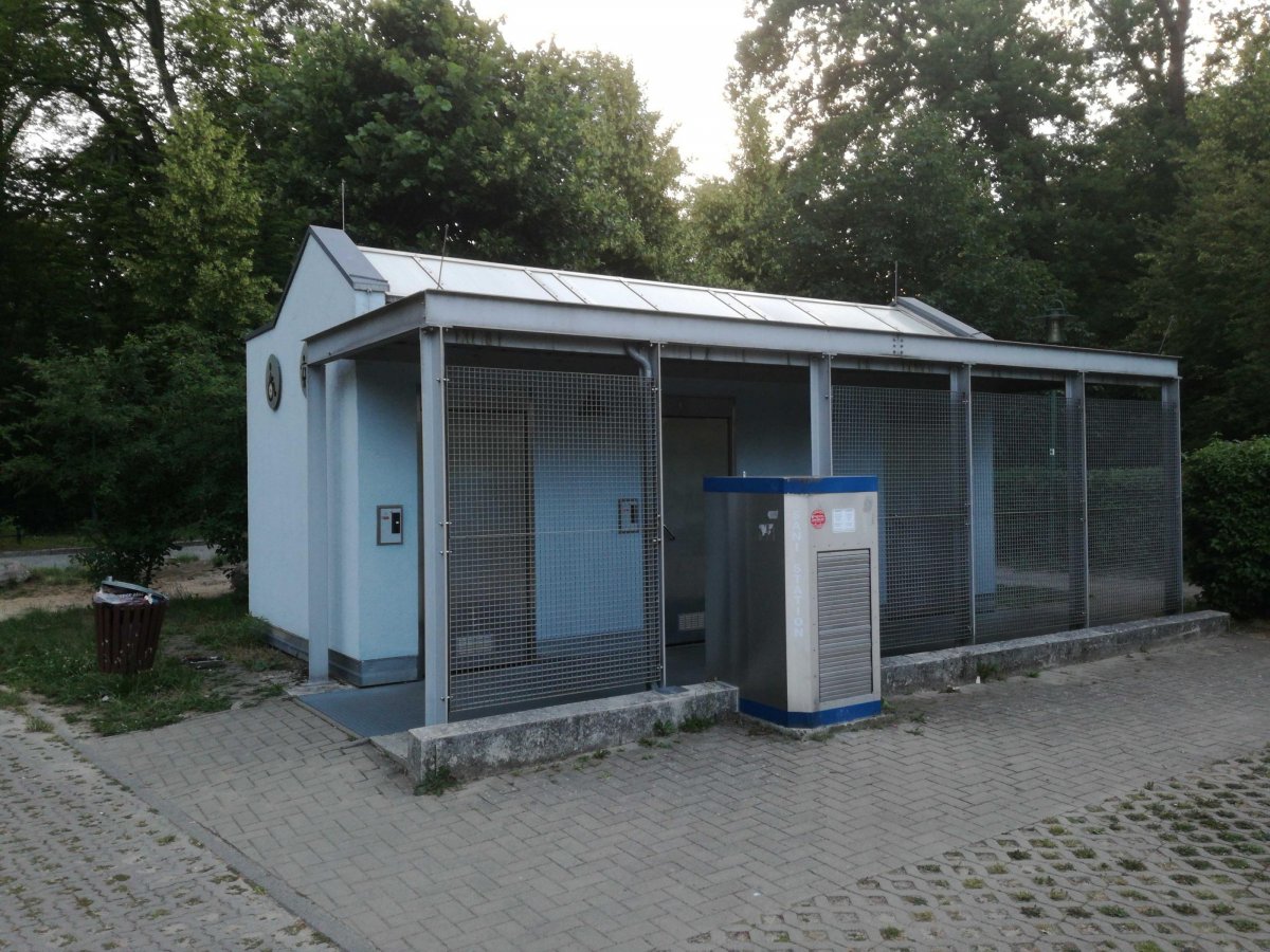 Stellplatz Herrensteig / Schloßplatz Mirow — Motorhome pitch in Mirow