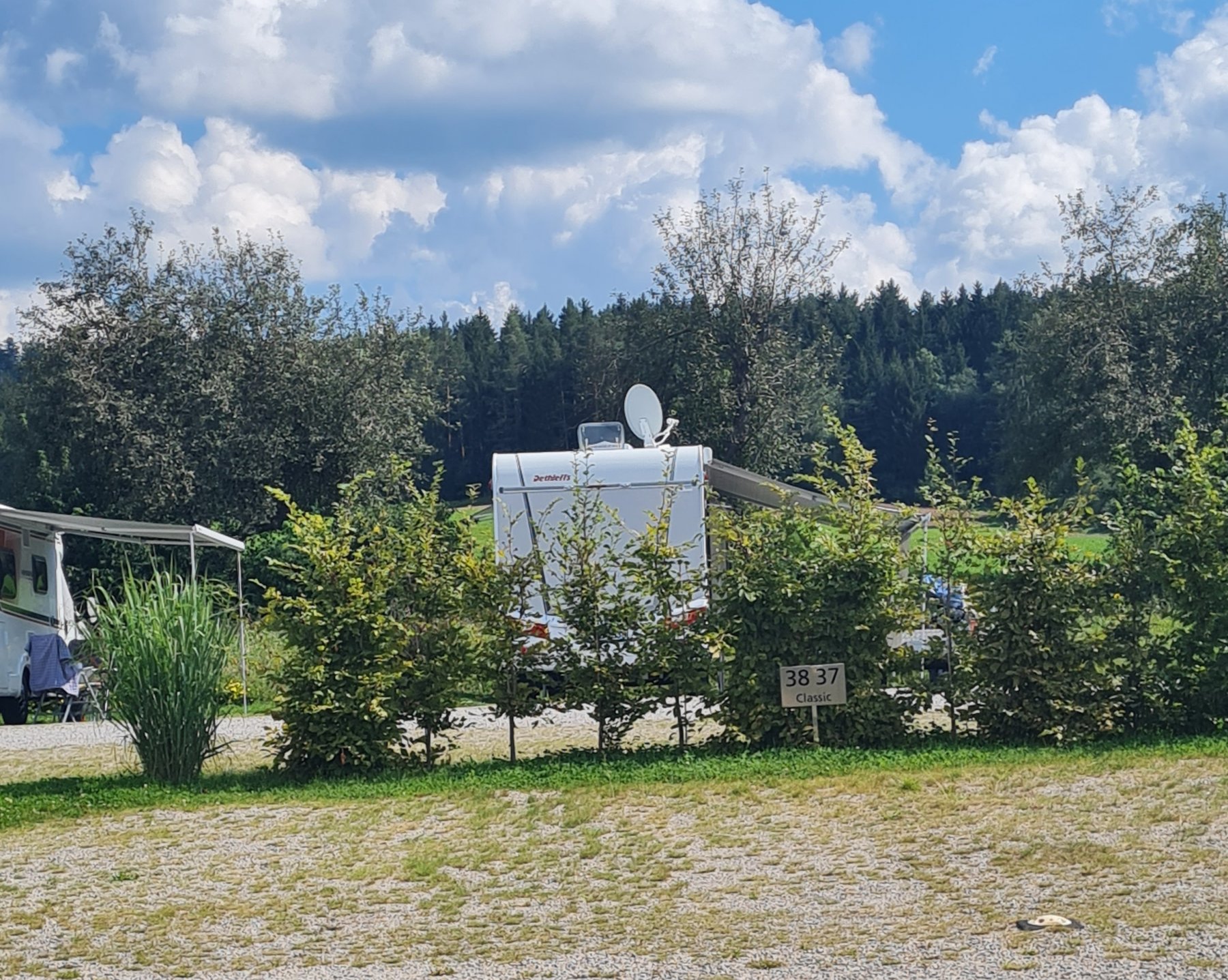 Reisemobilpark Turm und Kristalle — Photo 2