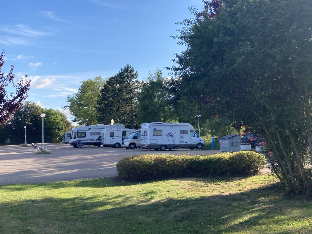 Wohnmobilstellplatz am Festplatz Jork — Photo 2