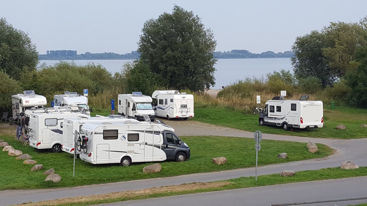 Stellplatz am Elbufer Drochtersen