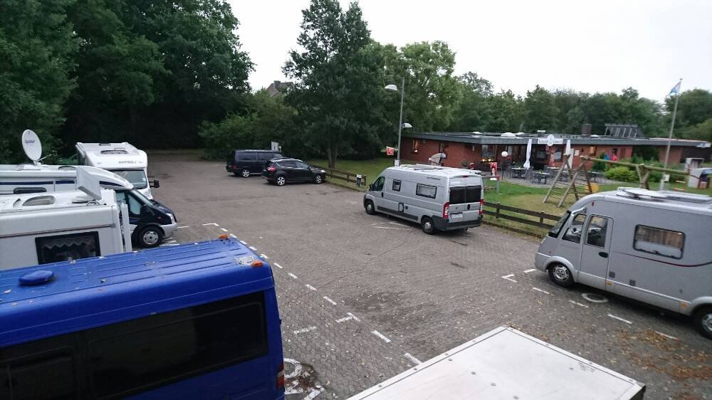 Stellplatz am Yachtclub Uelzen — Motorhome pitch in Uelzen-Groß Liedern